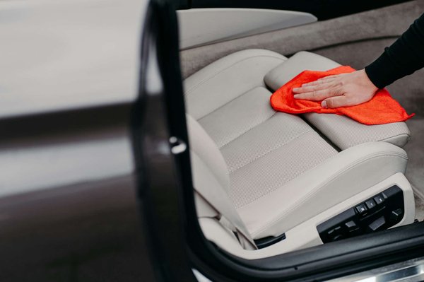 Kit nettoyage cuir voiture : le guide d'achat