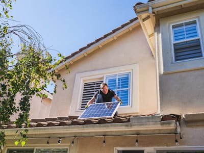 Installation panneau solaire pour maison : guide pratique et astuces